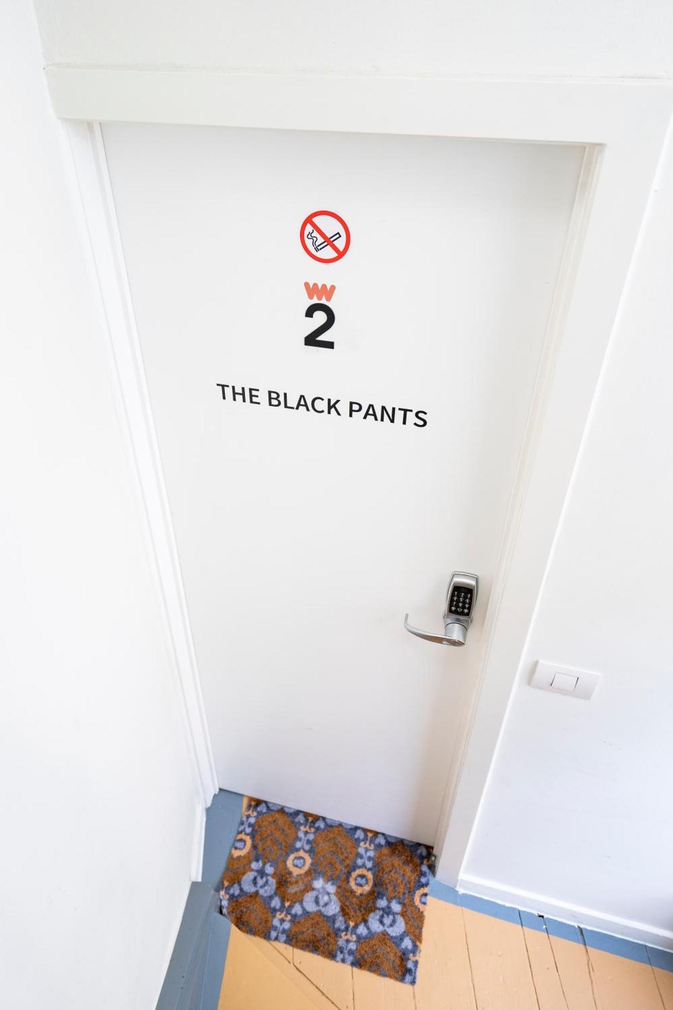 Shway - The Black Pants แอนต์เวิร์ป ภายนอก รูปภาพ